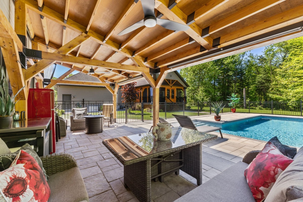 Terrasse — 14, Ch. du Menuisier, L'Ange-Gardien, J8L0K3, L'Ange-Gardien