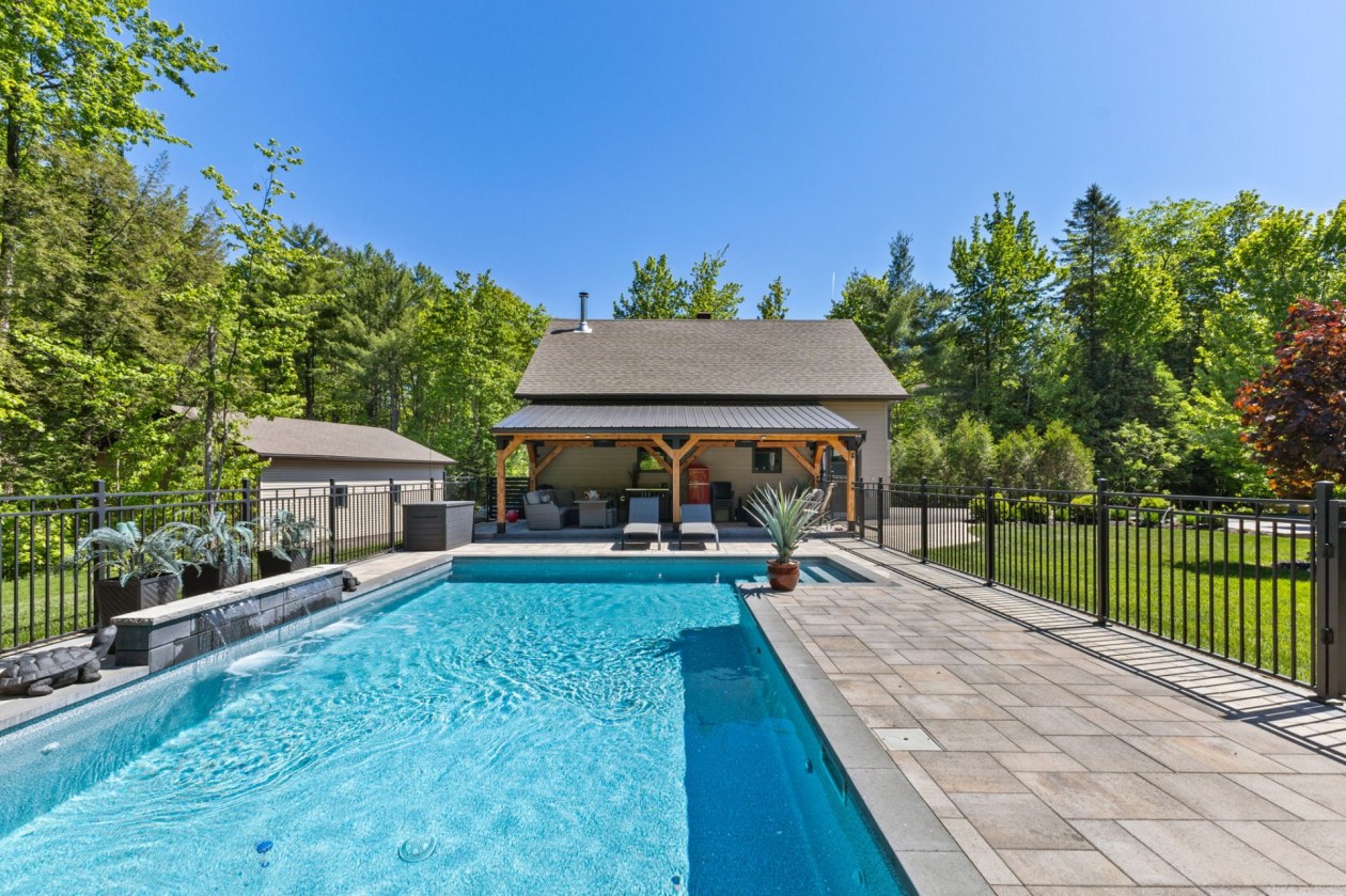 Piscine — 14, Ch. du Menuisier, L'Ange-Gardien, J8L0K3, L'Ange-Gardien