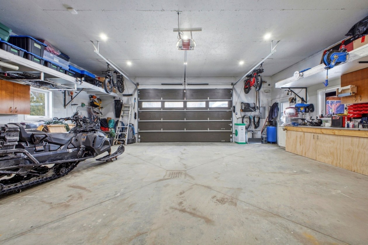 Garage — 14, Ch. du Menuisier, L'Ange-Gardien, J8L0K3, L'Ange-Gardien