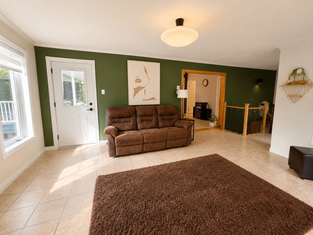 Salon — 220, Rue des Chalets, Saint-Honoré, G0V1L0, Saint-Honoré