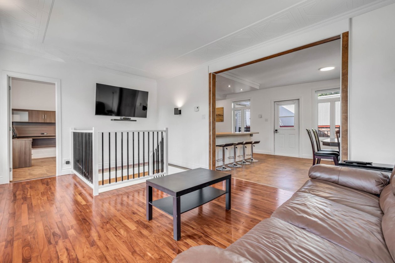 Salon — 452 - 456 Rue St-Sauveur, Québec