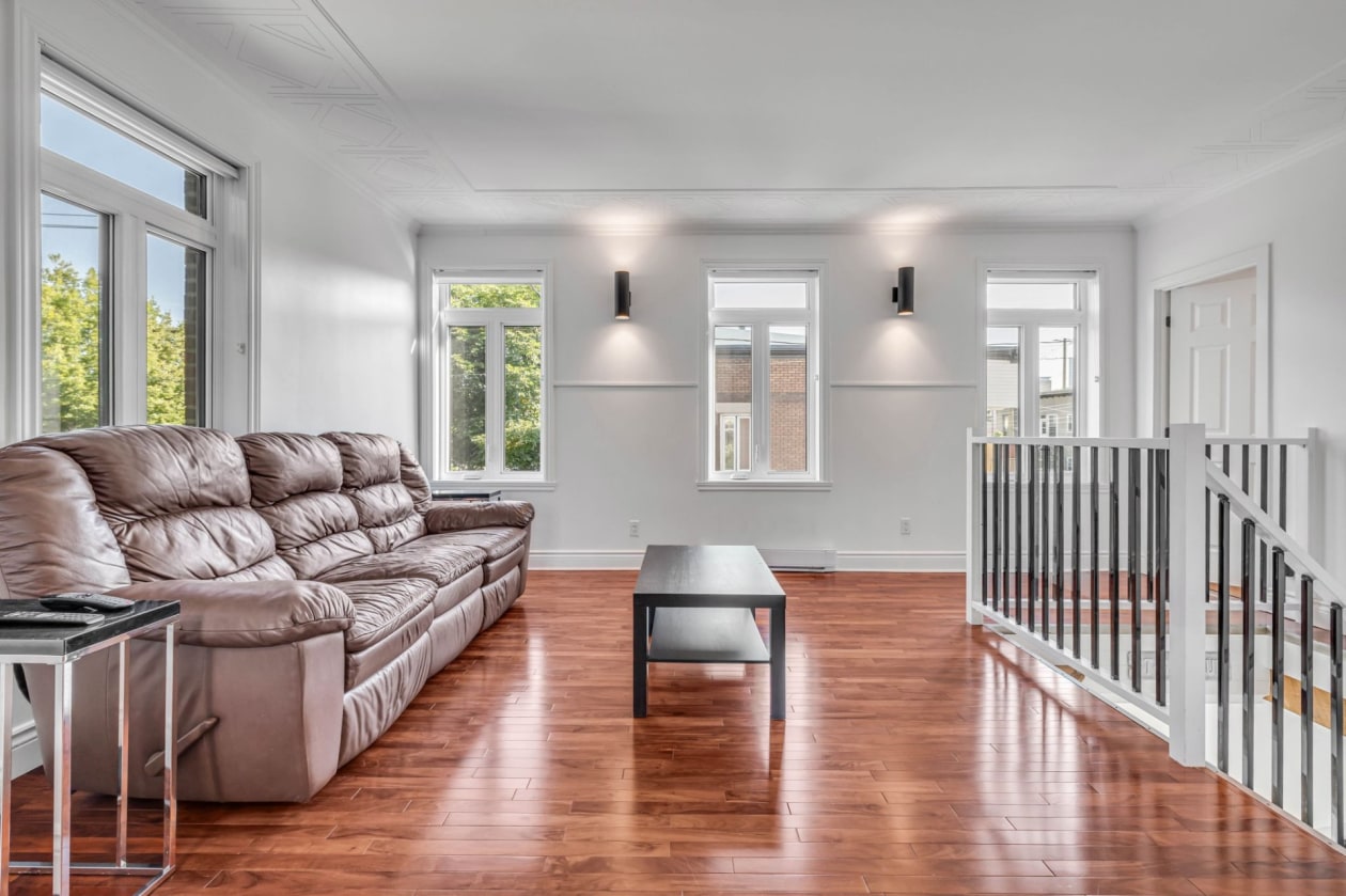 Salon — 452 - 456 Rue St-Sauveur, Québec