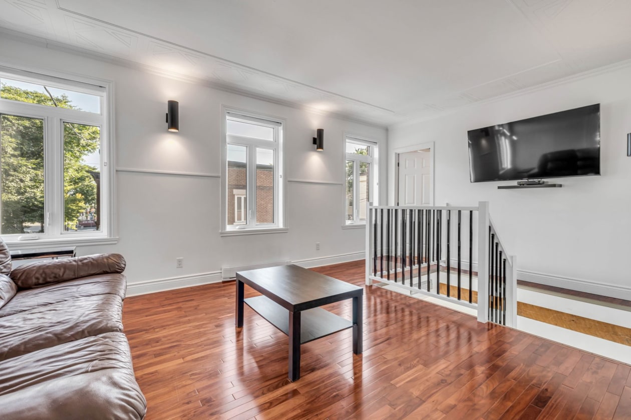 Salon — 452 - 456 Rue St-Sauveur, Québec