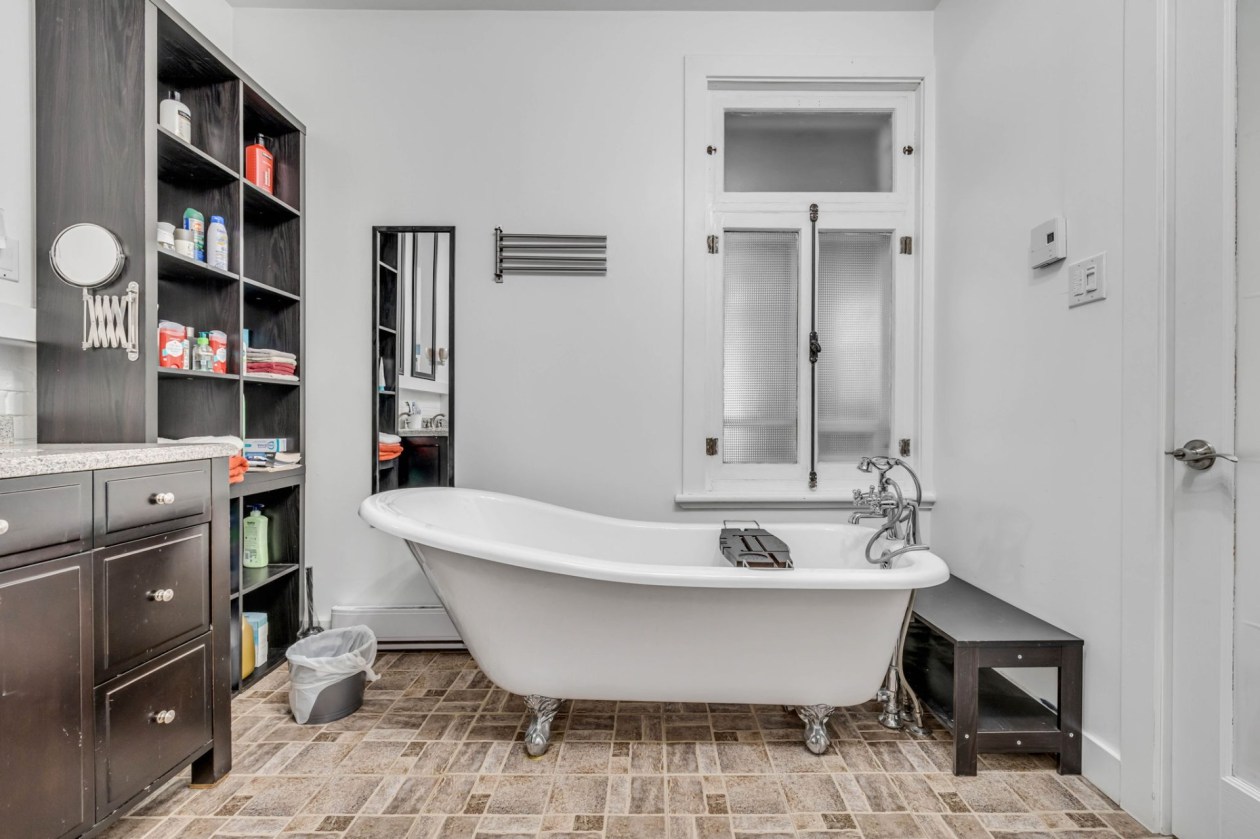 Salle de bains — 452 - 456 Rue St-Sauveur, Québec