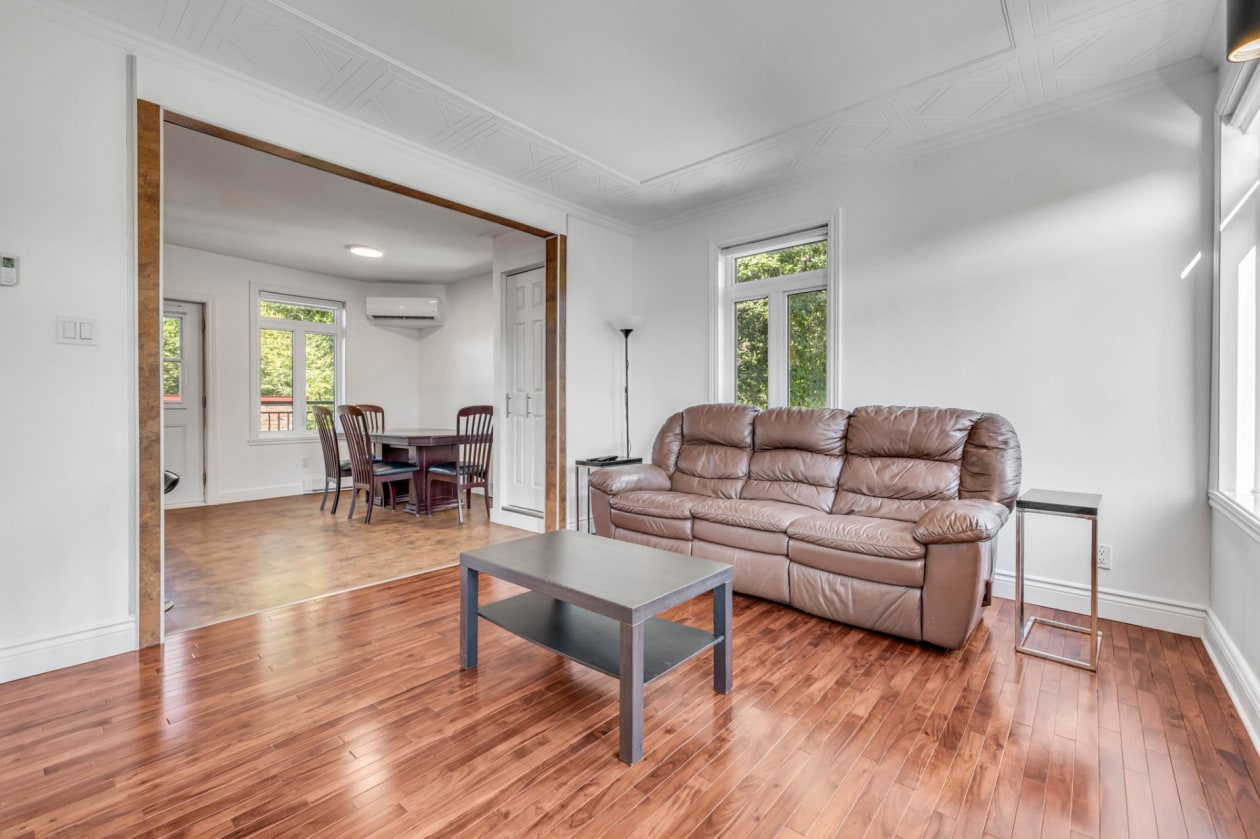 Salon — 452 - 456 Rue St-Sauveur, Québec