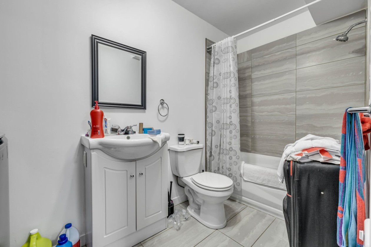Salle de bains — 452 - 456 Rue St-Sauveur, Québec