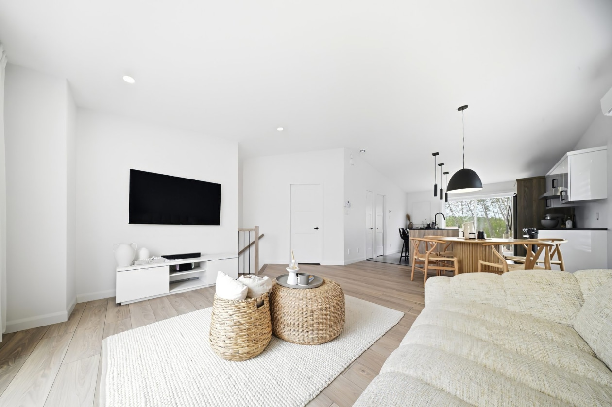 Salon — 3365, Rue de la Vallée, Saguenay (Jonquière), G7S0M6, Saguenay (Jonquière)