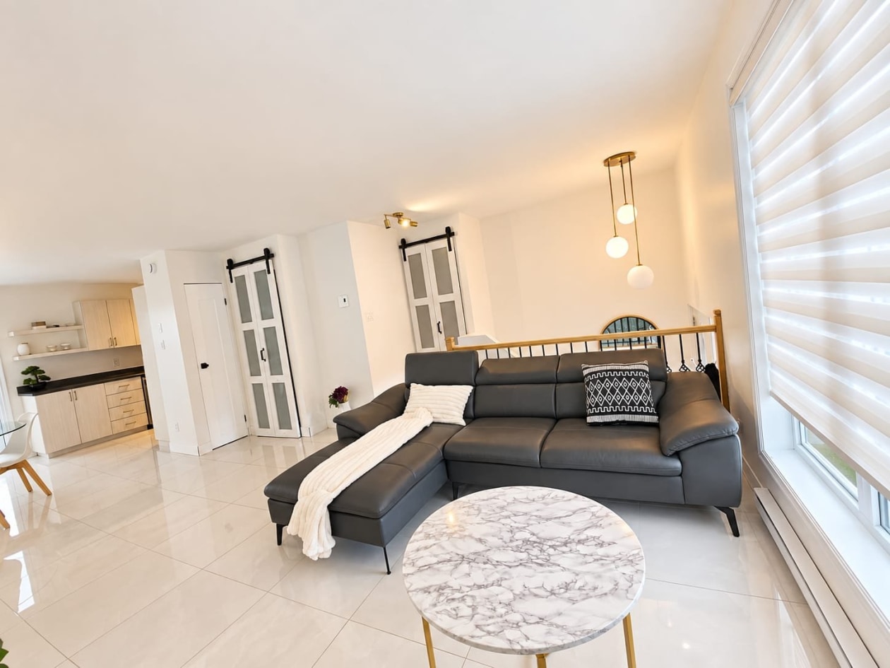 Salon — 1551, Ch. de la Réserve, Saguenay (Chicoutimi), G7J0C7, Saguenay (Chicoutimi)