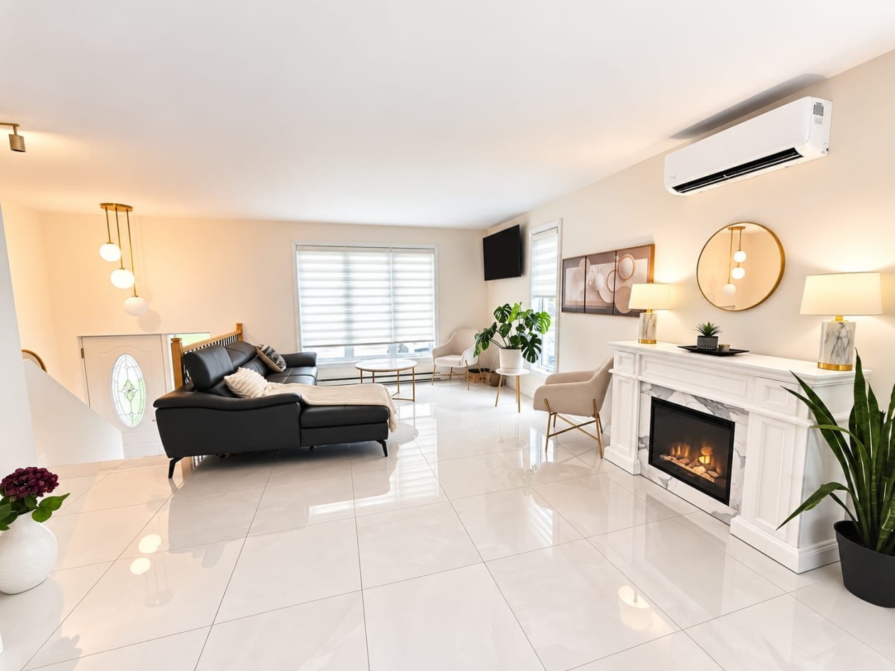 Salon — 1551, Ch. de la Réserve, Saguenay (Chicoutimi), G7J0C7, Saguenay (Chicoutimi)