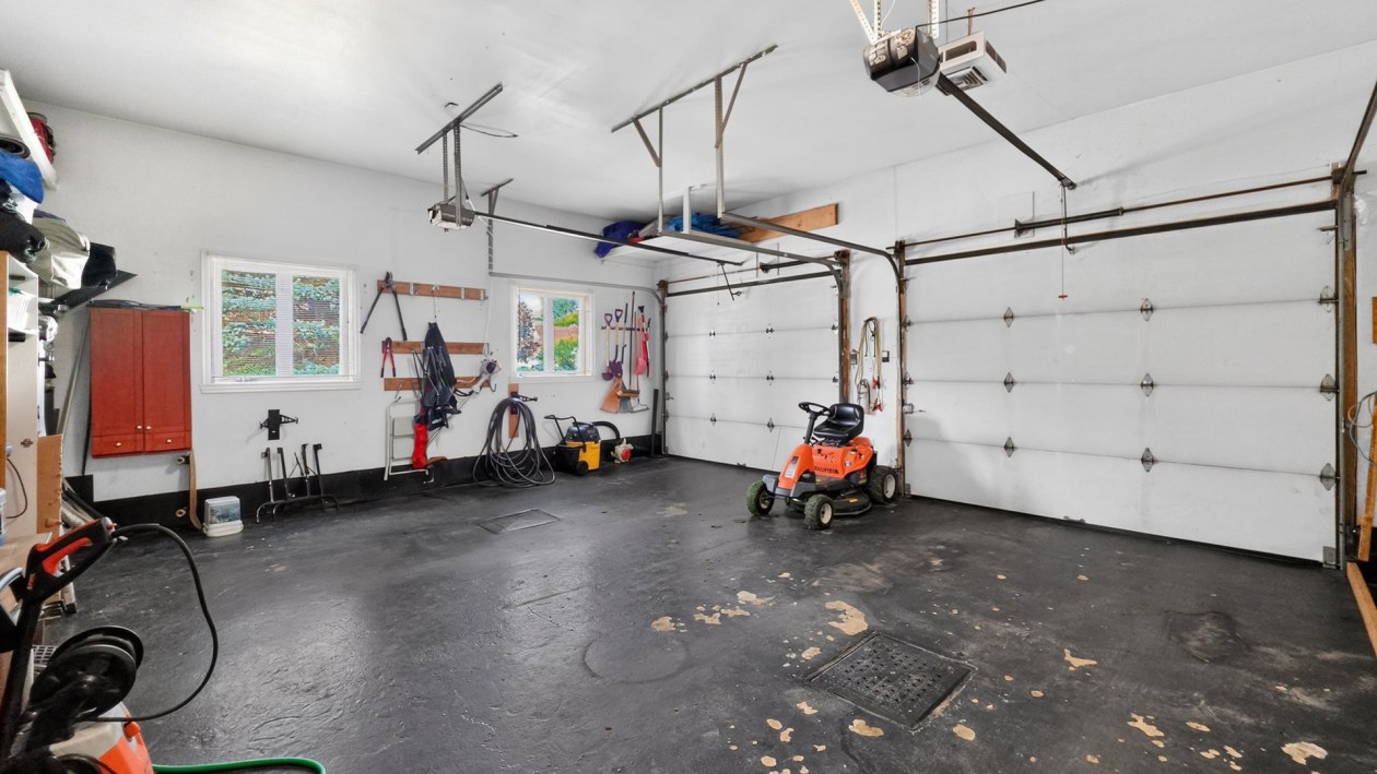 Garage — 24, Rue des Sapèques, Blainville, J7C5R4, Blainville