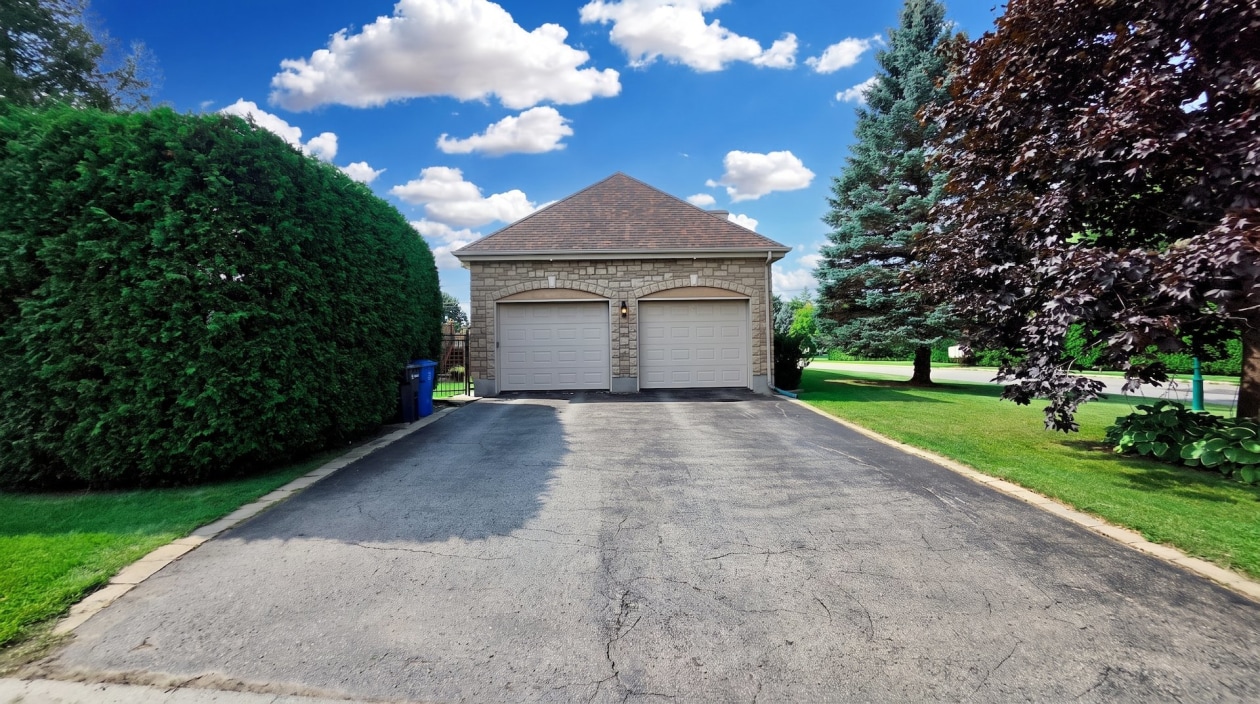 Garage — 24, Rue des Sapèques, Blainville, J7C5R4, Blainville