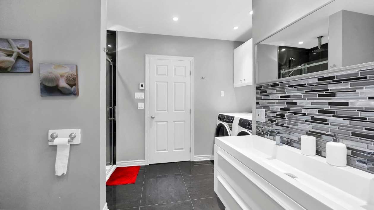 Salle de bains — 24, Rue des Sapèques, Blainville, J7C5R4, Blainville