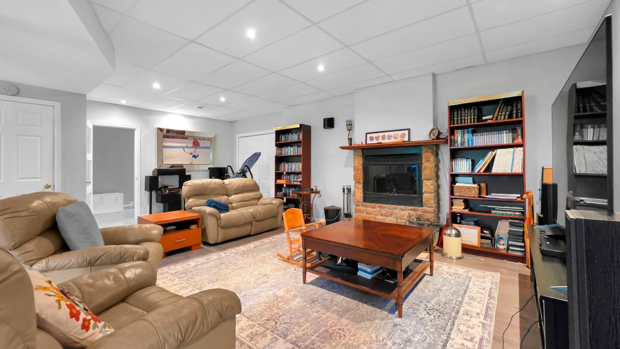 Salle familiale — 24, Rue des Sapèques, Blainville, J7C5R4, Blainville