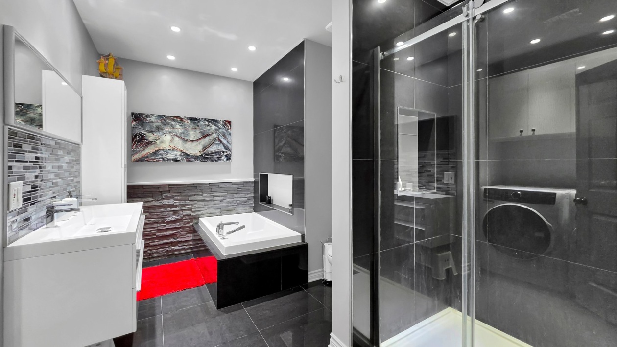 Salle de bains — 24, Rue des Sapèques, Blainville, J7C5R4, Blainville