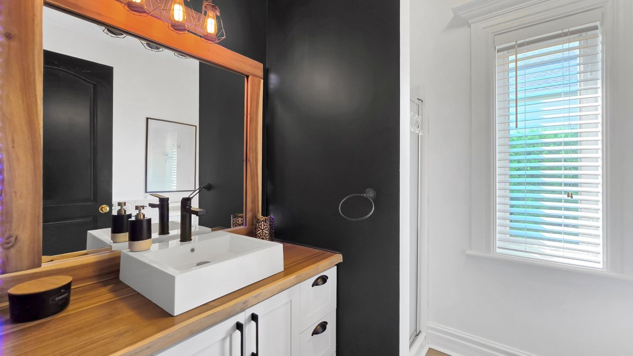 Salle de bains — 24, Rue des Sapèques, Blainville, J7C5R4, Blainville