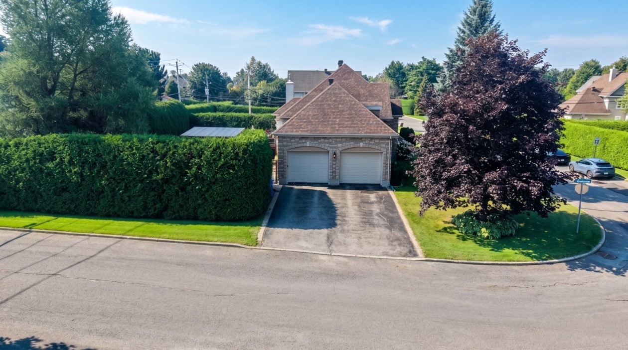Garage — 24, Rue des Sapèques, Blainville, J7C5R4, Blainville