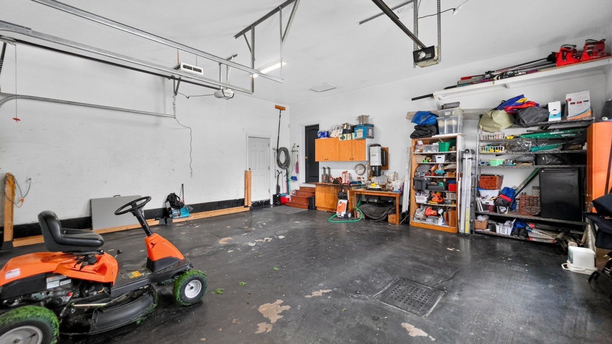 Garage — 24, Rue des Sapèques, Blainville, J7C5R4, Blainville