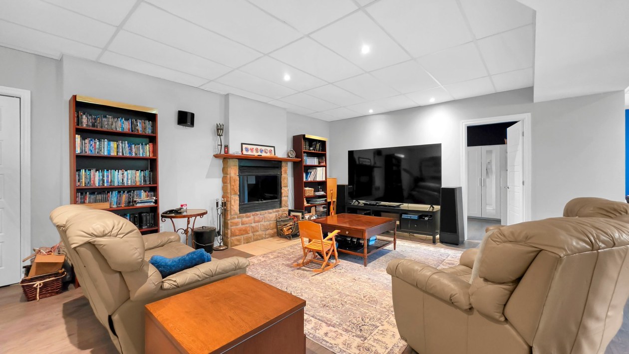 Salle familiale — 24, Rue des Sapèques, Blainville, J7C5R4, Blainville