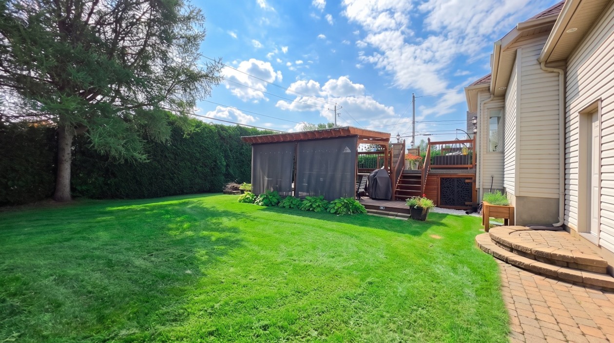 Cour — 24, Rue des Sapèques, Blainville, J7C5R4, Blainville