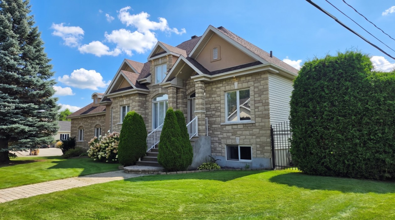 Façade — 24, Rue des Sapèques, Blainville, J7C5R4, Blainville