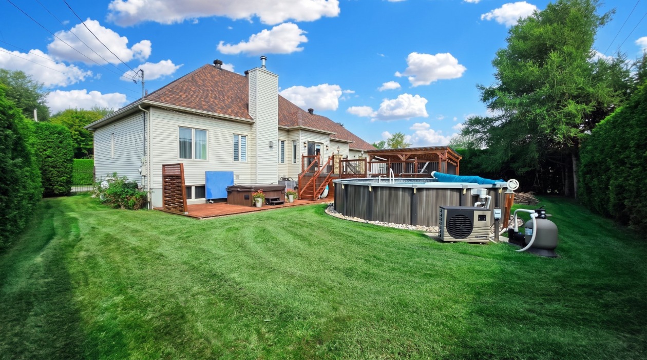 Cour — 24, Rue des Sapèques, Blainville, J7C5R4, Blainville