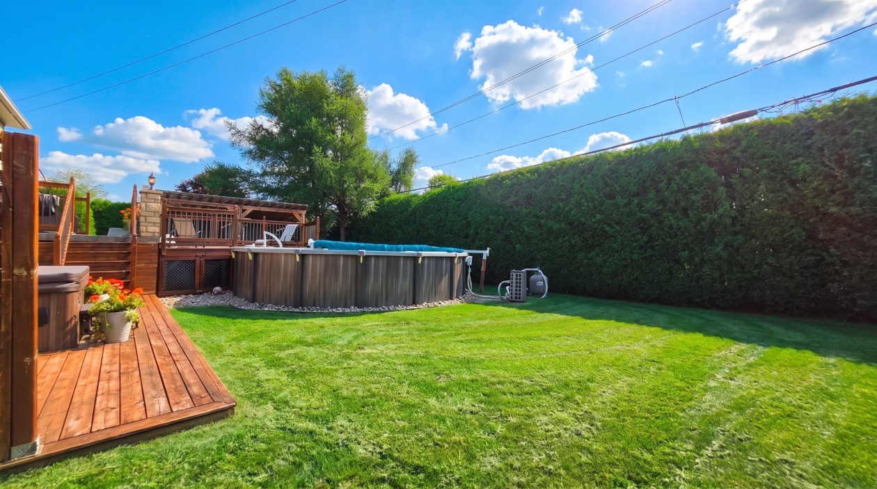 Cour — 24, Rue des Sapèques, Blainville, J7C5R4, Blainville