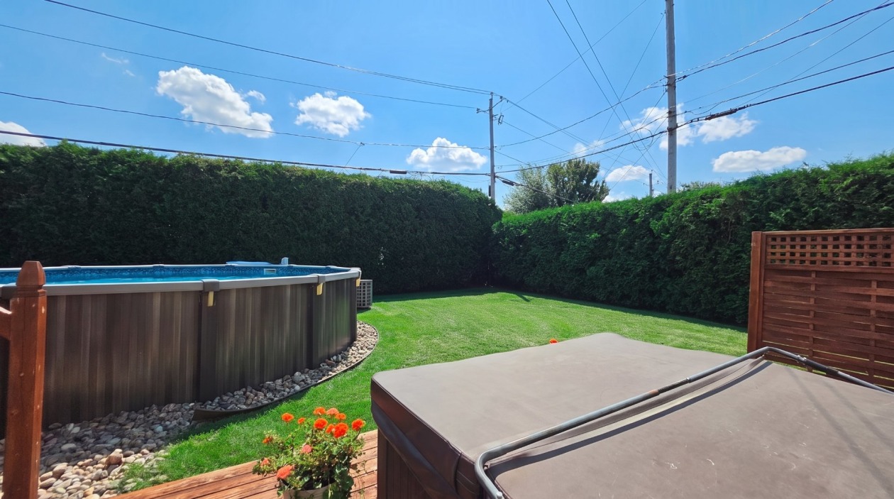 Cour — 24, Rue des Sapèques, Blainville, J7C5R4, Blainville