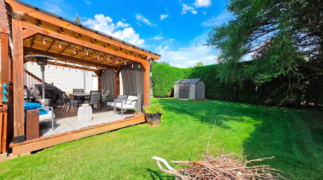 Terrasse — 24, Rue des Sapèques, Blainville, J7C5R4, Blainville