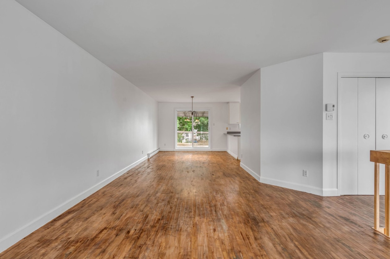 Salon — 1477, Rue de la Harde, Québec (La Haute-Saint-Charles), G3J1R8, Québec (La Haute-Saint-Charles)