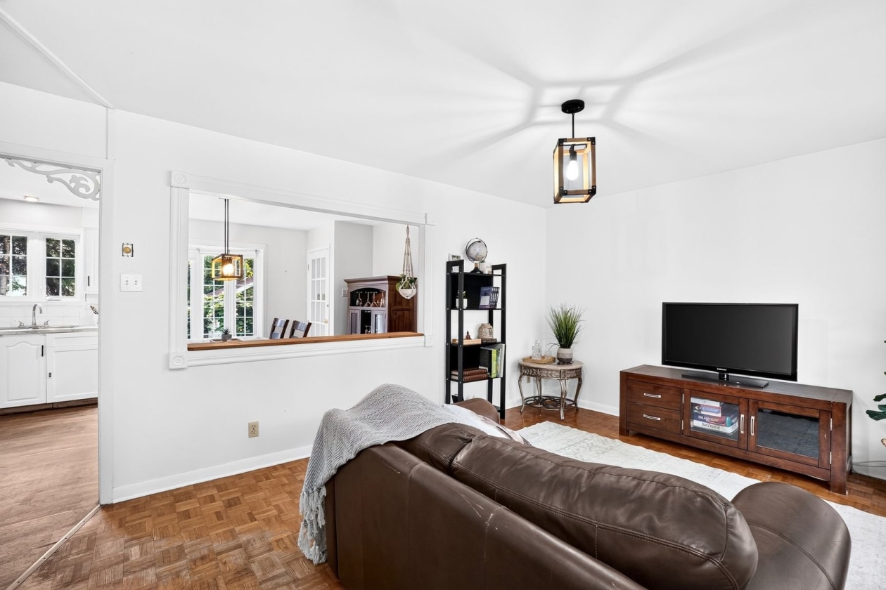 Salon — 584, Rue Lalande, Joliette, J6E2K1, Joliette