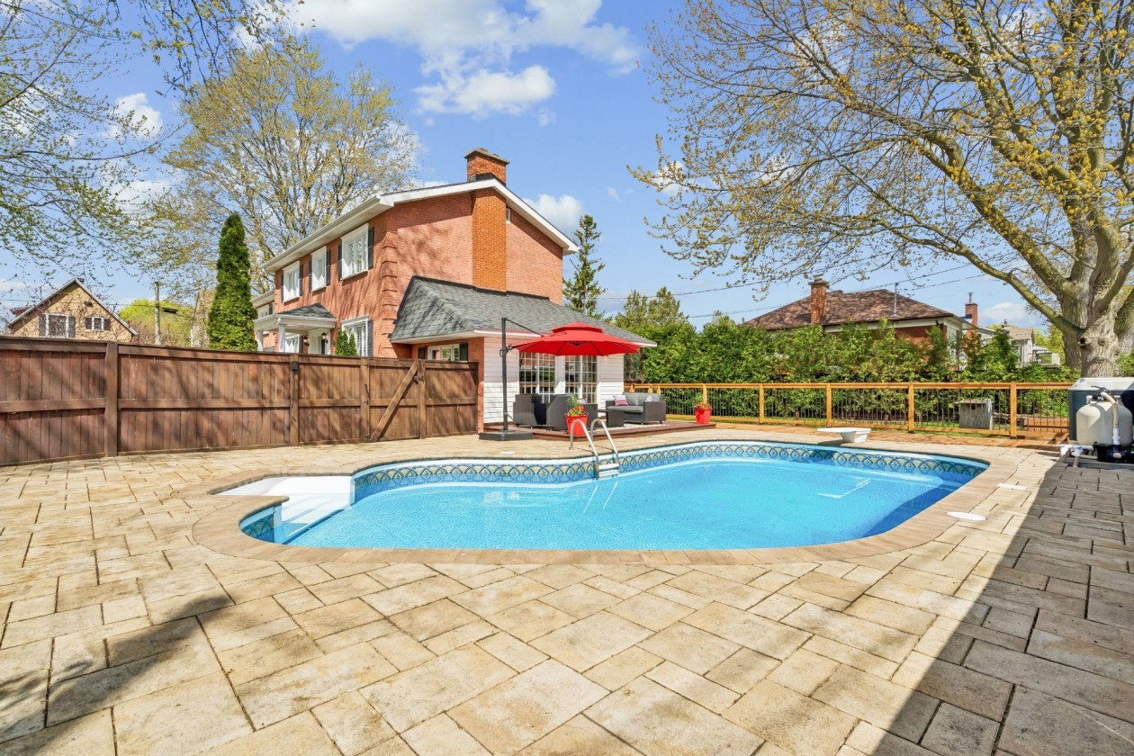 Piscine — 3325, Rue Dawes, Montréal (Lachine), H9T1W5, Montréal (Lachine)