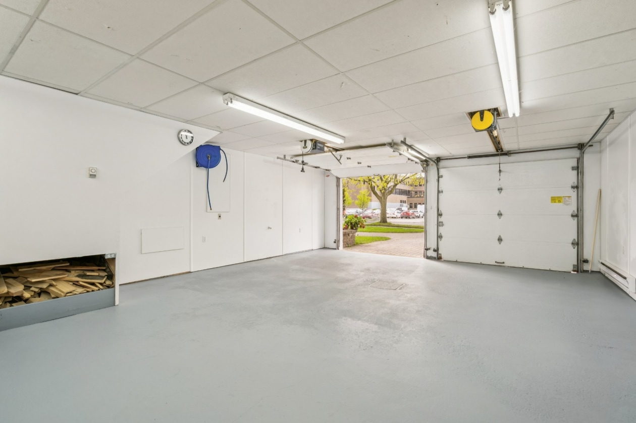 Garage — 3325, Rue Dawes, Montréal (Lachine), H9T1W5, Montréal (Lachine)