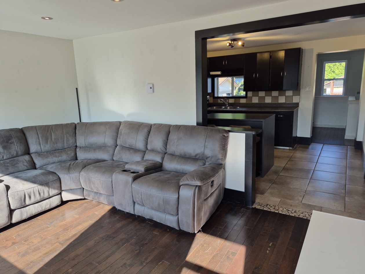 Salon — 1280 14E Rue, Trois-Rivières, G8Y 3A7, Trois-Rivières