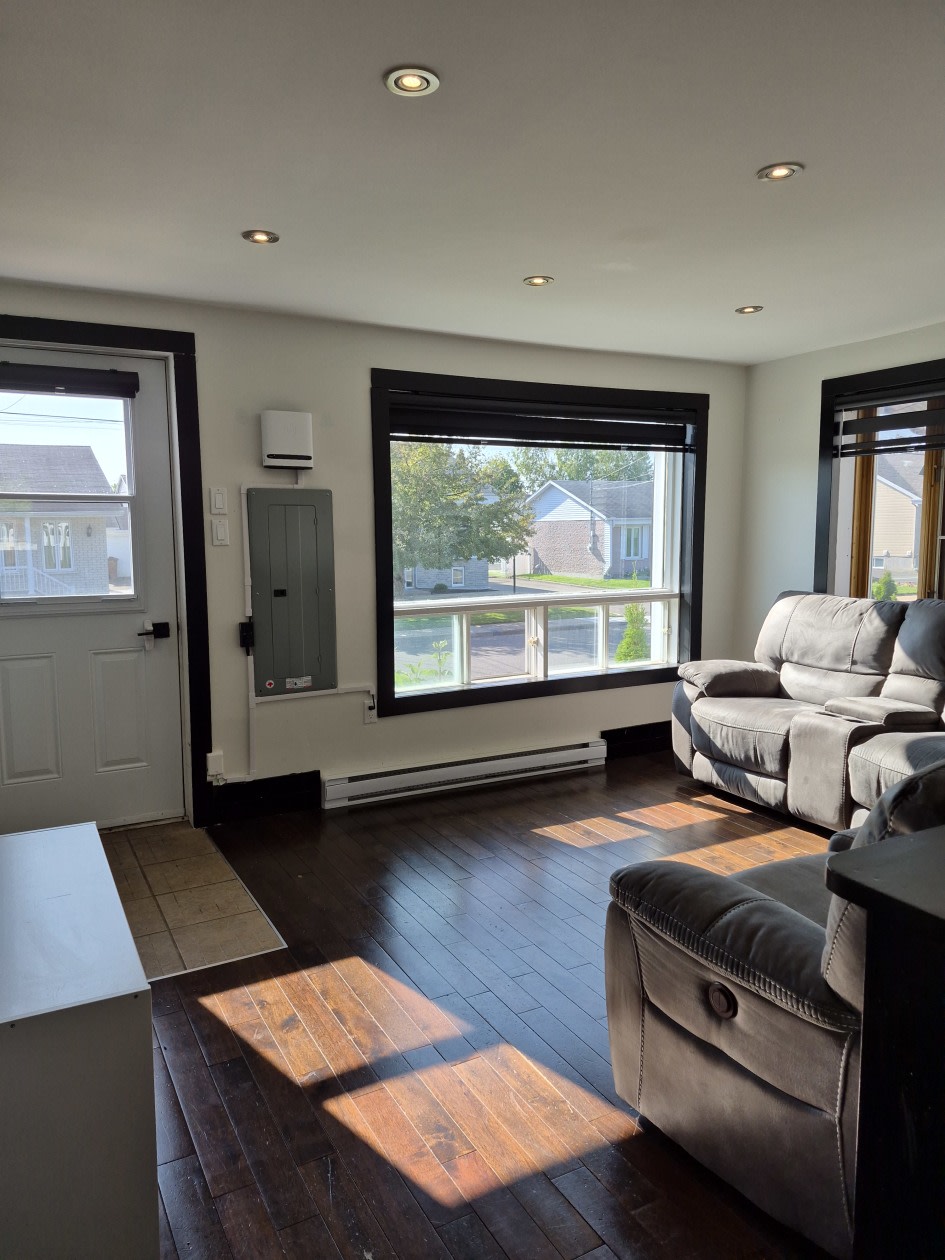 Salon — 1280 14E Rue, Trois-Rivières, G8Y 3A7, Trois-Rivières