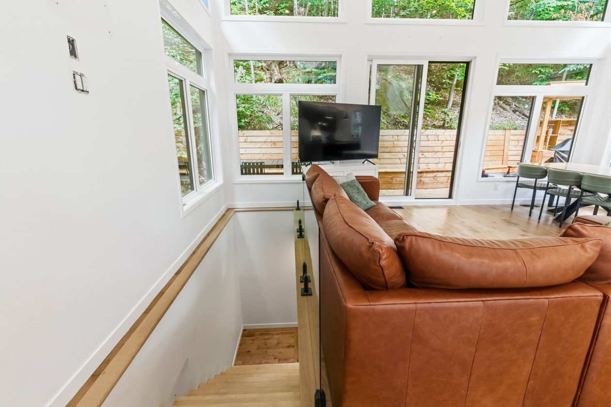 Salon — 471, Ch. du Lac-Breton, Saint-Sauveur, J0R1R1, Saint-Sauveur