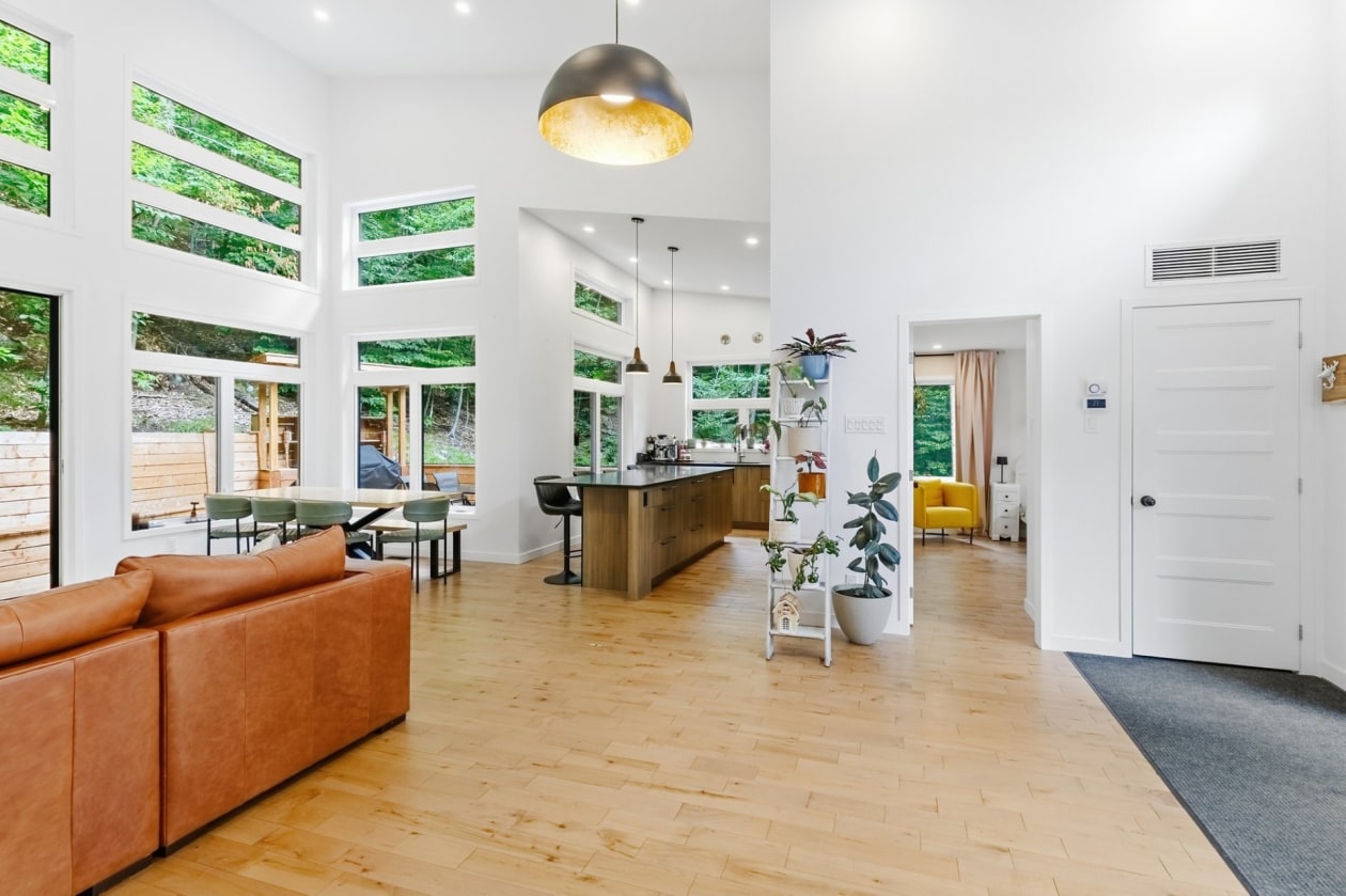 Salon — 471, Ch. du Lac-Breton, Saint-Sauveur, J0R1R1, Saint-Sauveur