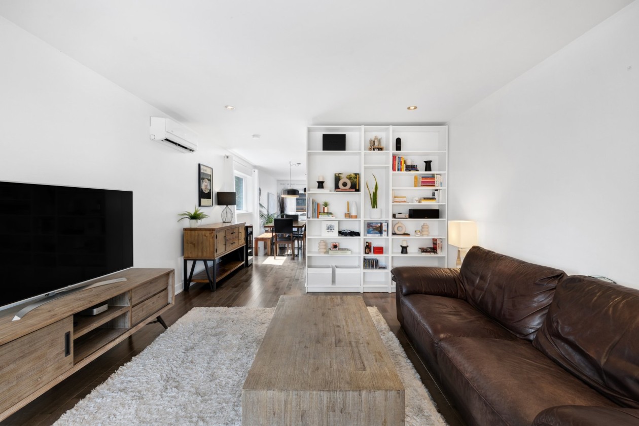 Salon — 1164, Rue Laurier, Longueuil (Le Vieux-Longueuil), J4J5B7, Longueuil (Le Vieux-Longueuil)