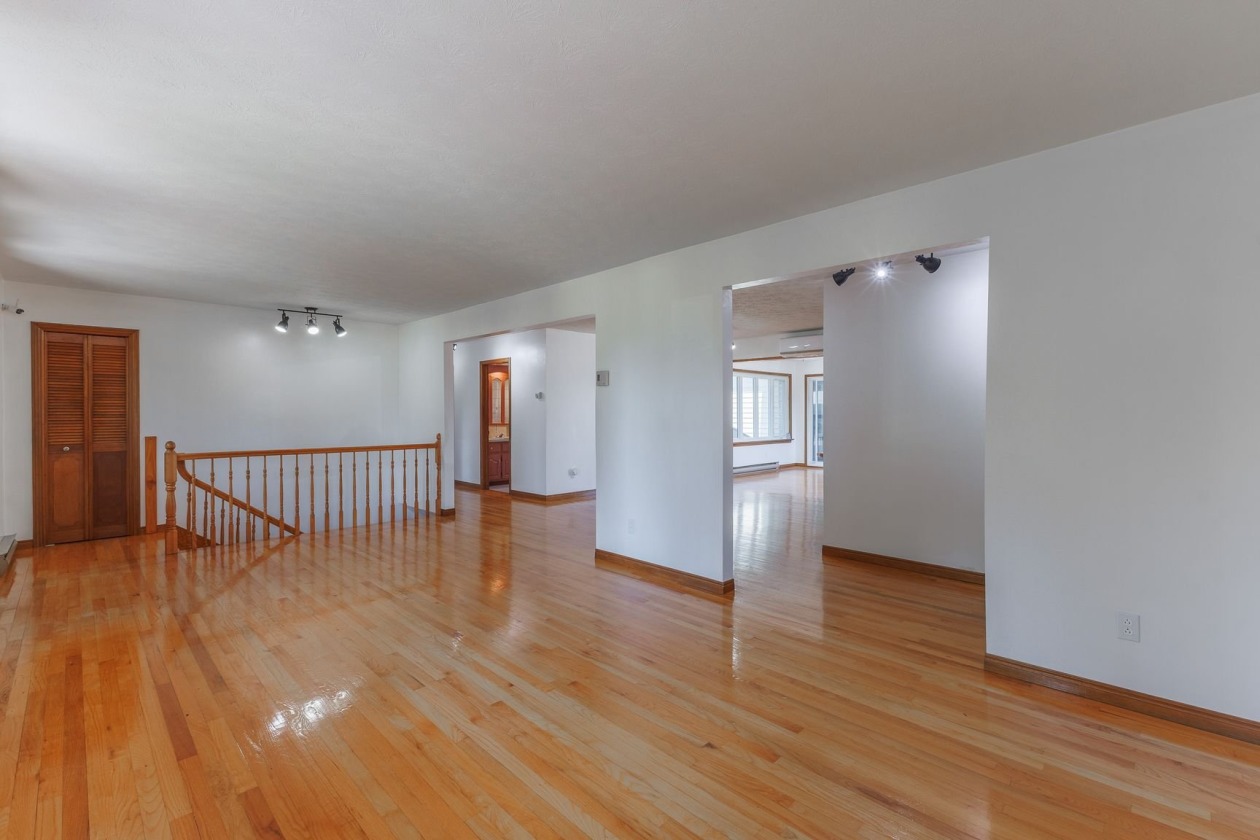 Salon — 134, Route 235, Ange-Gardien, J0E1E0, Ange-Gardien