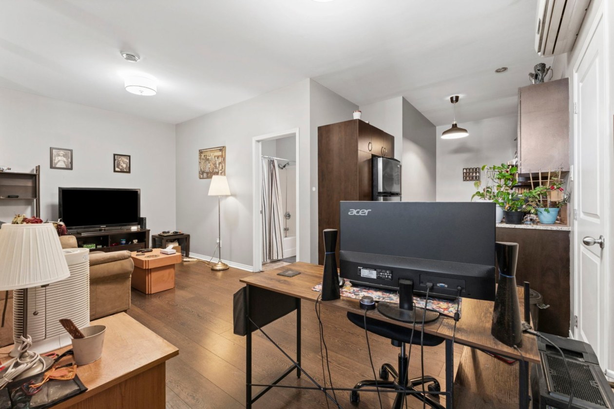 Salon — 76, Rue de Bruxelles, 6, Gatineau (Aylmer), J9J0S9, Gatineau (Aylmer)