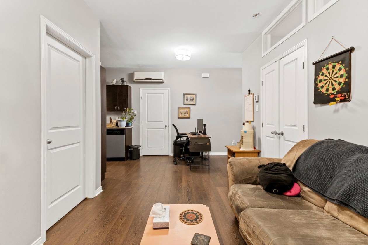 Salon — 76, Rue de Bruxelles, 6, Gatineau (Aylmer), J9J0S9, Gatineau (Aylmer)