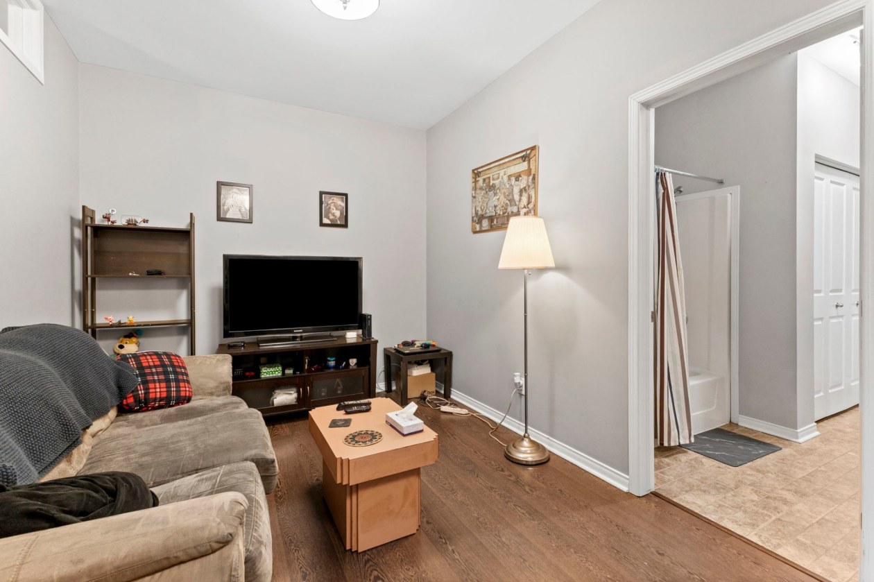 Salon — 76, Rue de Bruxelles, 6, Gatineau (Aylmer), J9J0S9, Gatineau (Aylmer)