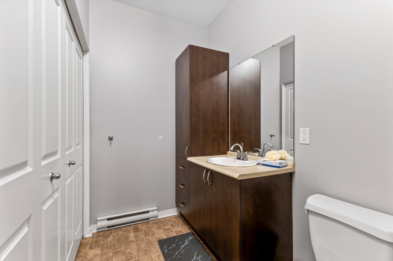 Salle de bains — 76, Rue de Bruxelles, 6, Gatineau (Aylmer), J9J0S9, Gatineau (Aylmer)