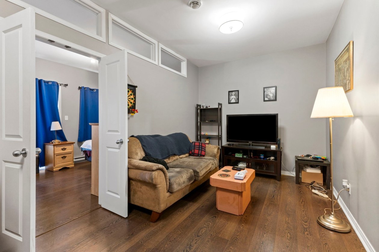 Salon — 76, Rue de Bruxelles, 6, Gatineau (Aylmer), J9J0S9, Gatineau (Aylmer)