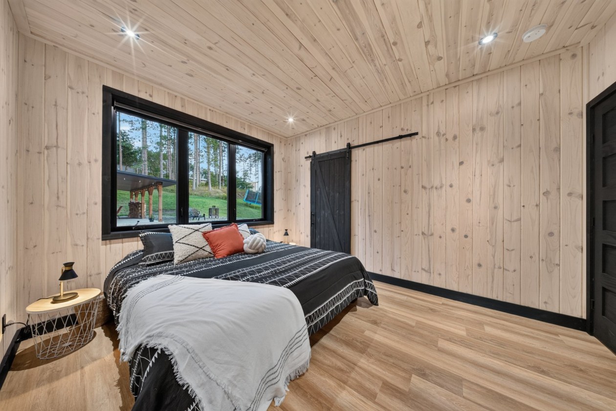 Chambre à coucher principale — 120 Rue des Pommiers, Dixville