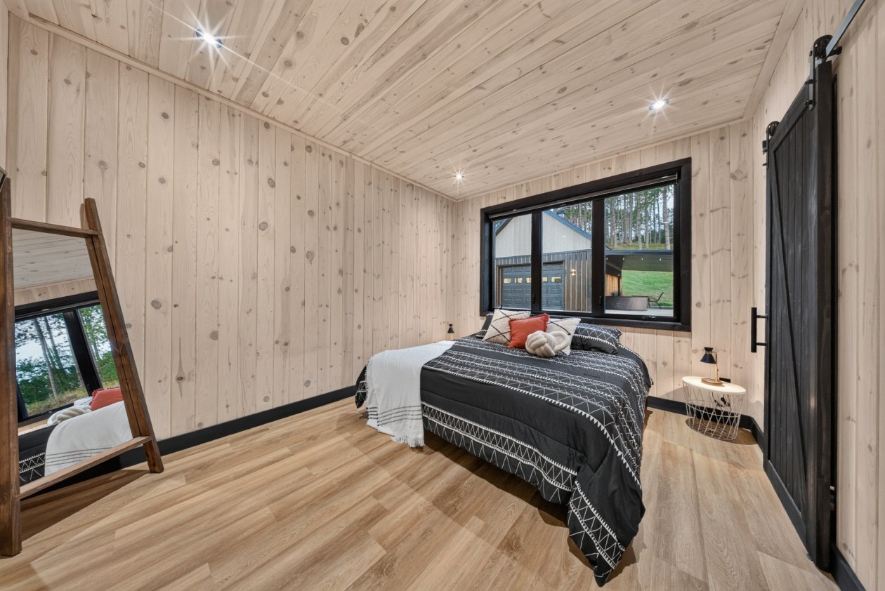 Chambre à coucher principale — 120 Rue des Pommiers, Dixville