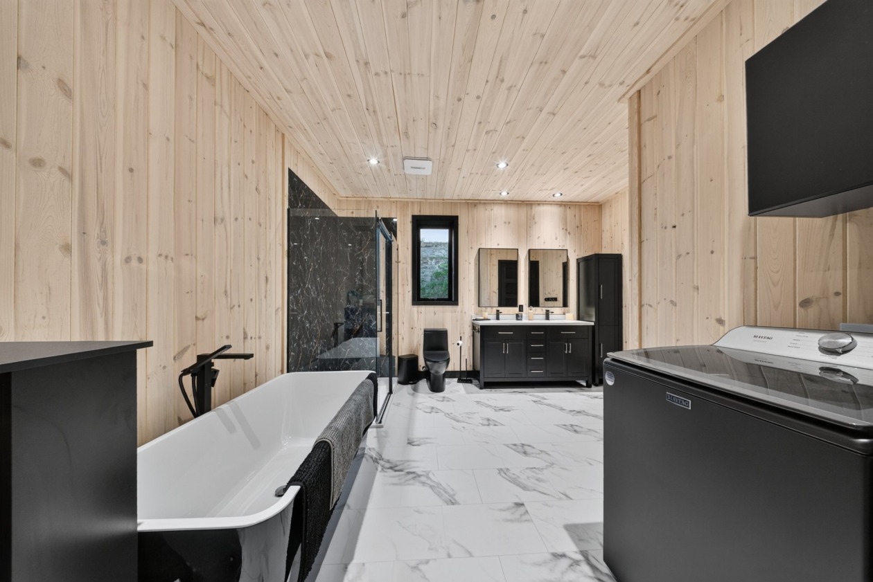 Salle de bains — 120 Rue des Pommiers, Dixville
