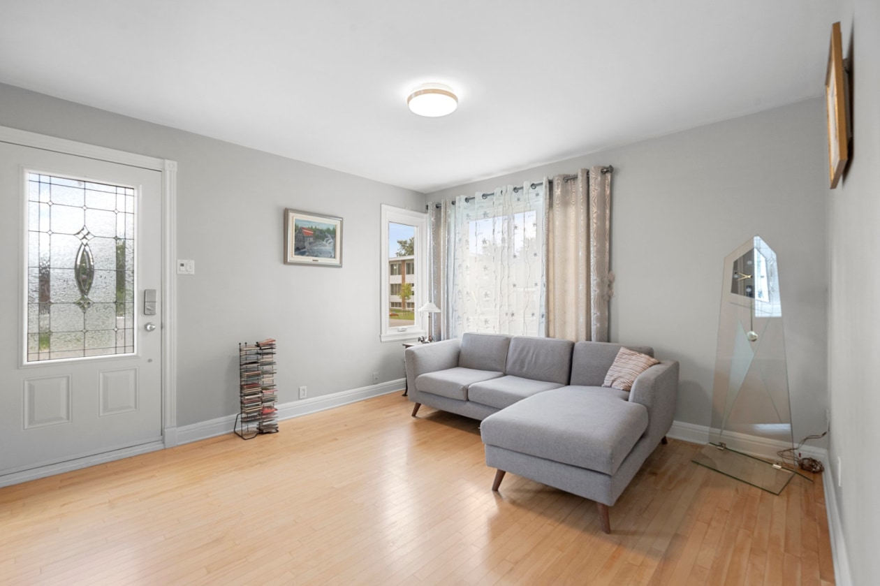 Salon — 191, Rue Houle, Saint-Eustache, J7P2L8, Saint-Eustache
