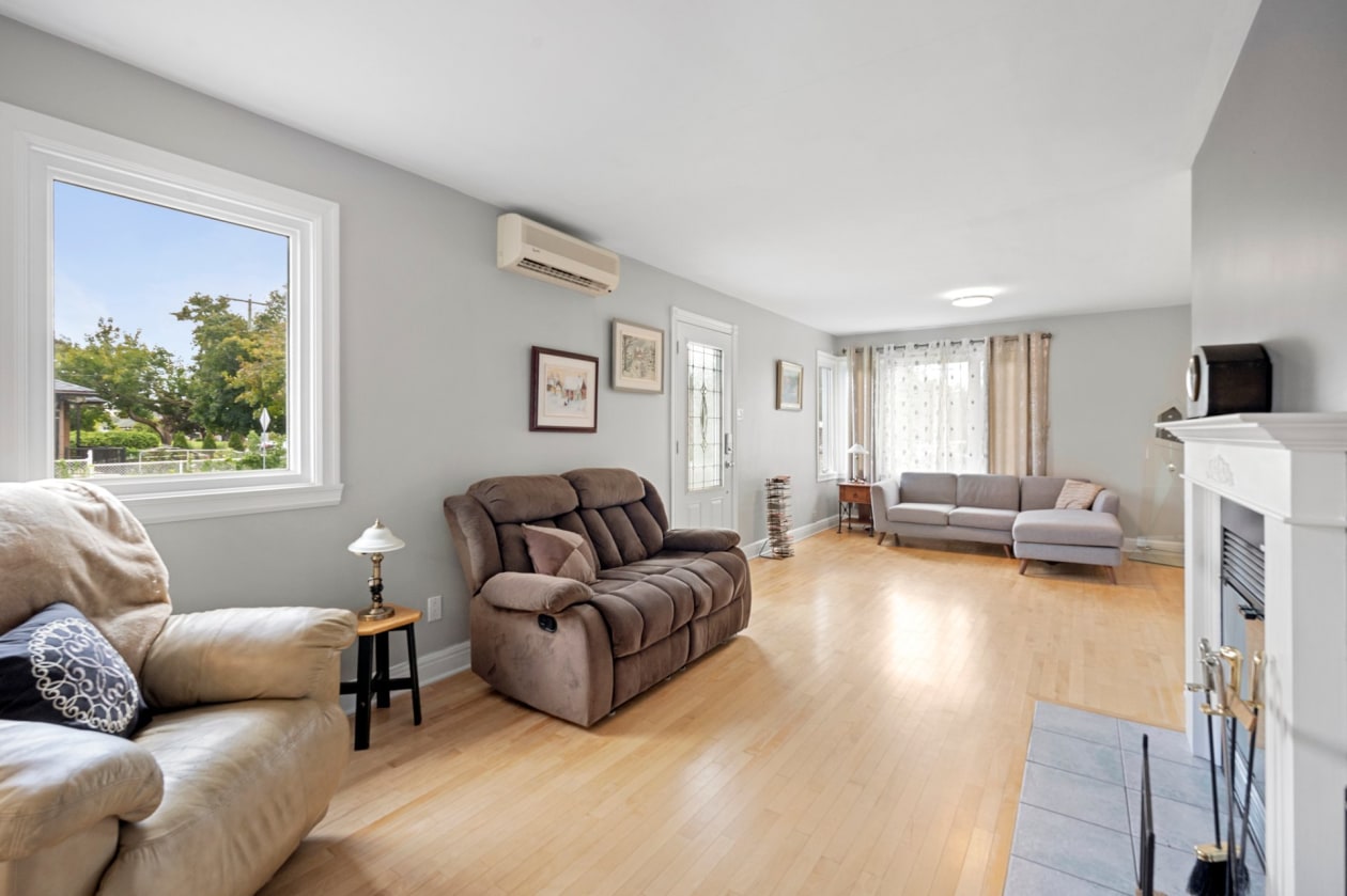 Salon — 191, Rue Houle, Saint-Eustache, J7P2L8, Saint-Eustache