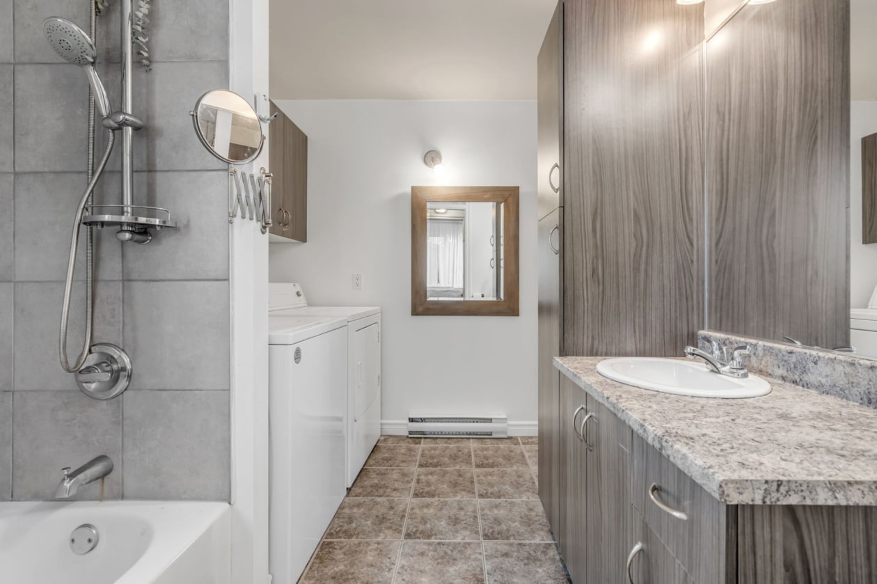 Salle de bains — 1384, Rue Chanteclerc, Québec (La Haute-Saint-Charles), G3K0J6, Québec (La Haute-Saint-Charles)