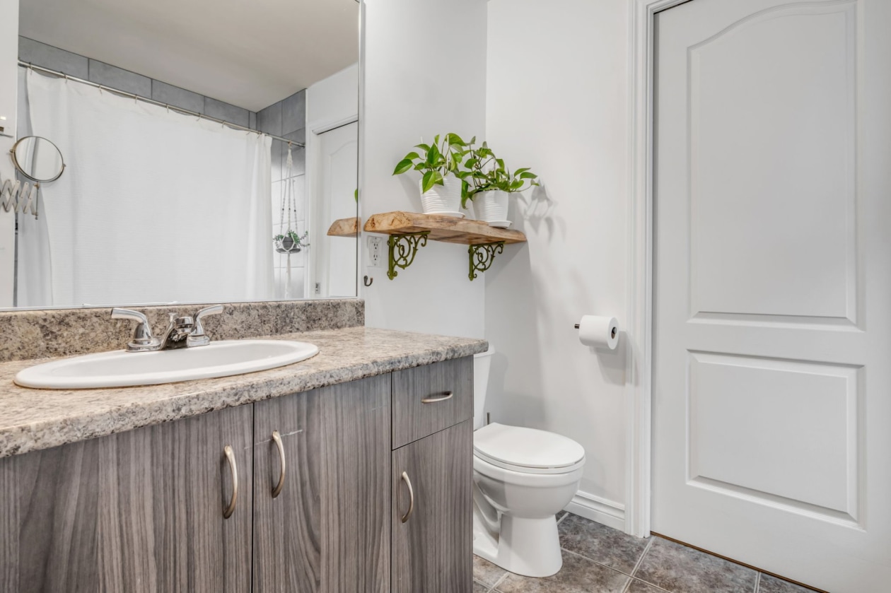 Salle de bains — 1384, Rue Chanteclerc, Québec (La Haute-Saint-Charles), G3K0J6, Québec (La Haute-Saint-Charles)